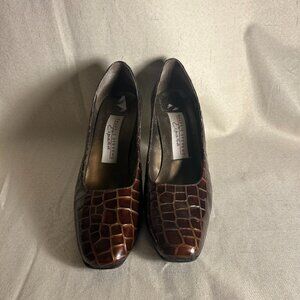👠 VALERIE STEVENS Vintage Brown Crocodile-Style Pointed Glossy Heels 👠